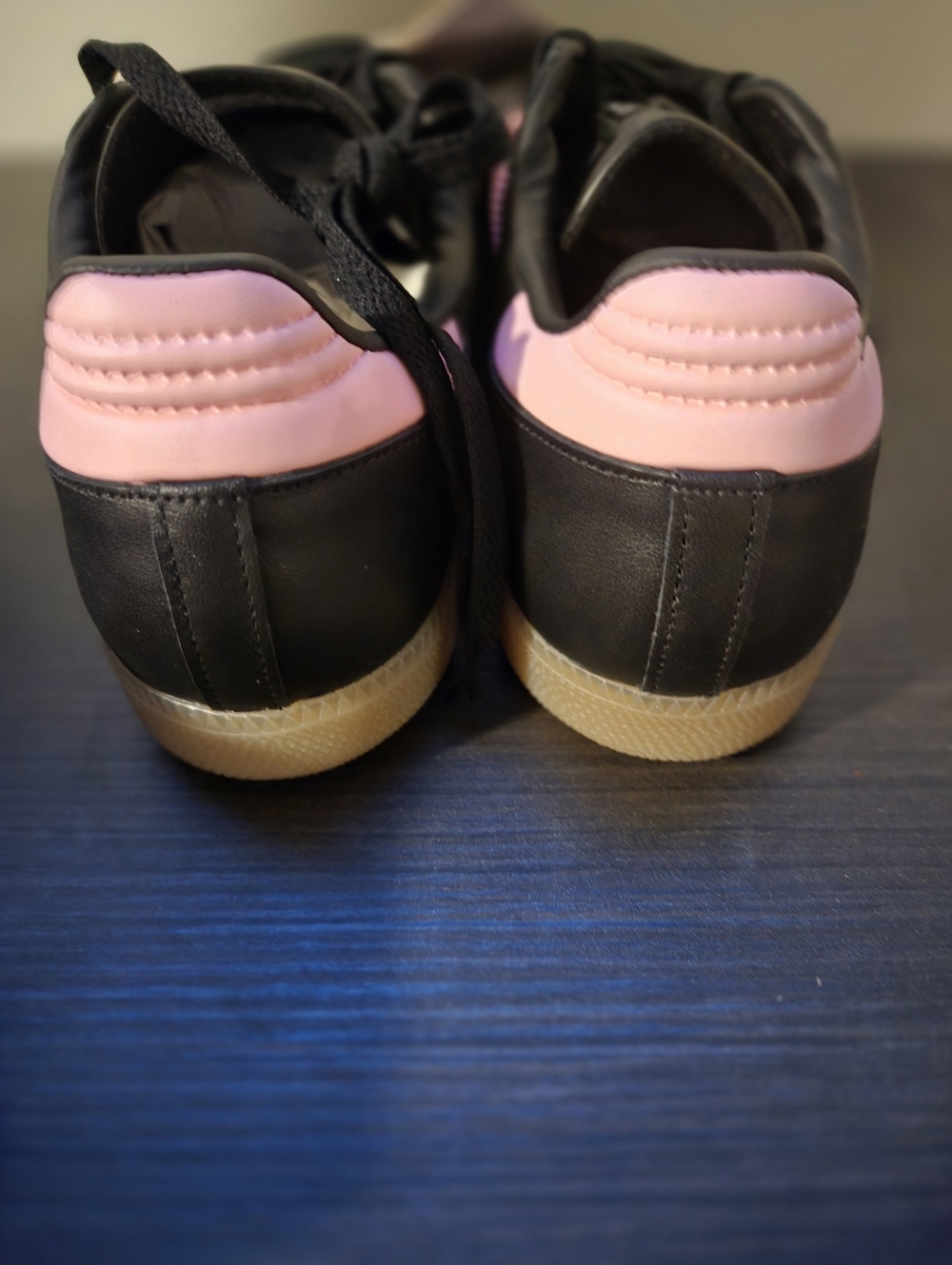 Adidas Mens Samba Messi Sneakers in Black/Pink Stripes NEW Size 11 Mens - Picture 7 of 8